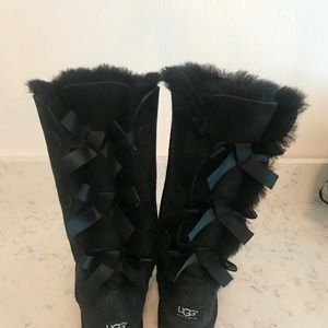 UGGS  ribbon tie in the back